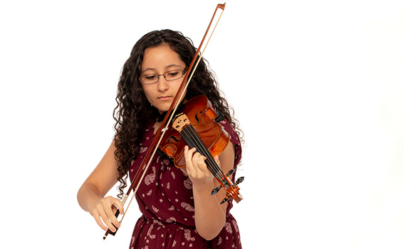 Photo of Dixie Ortiz playing violin.