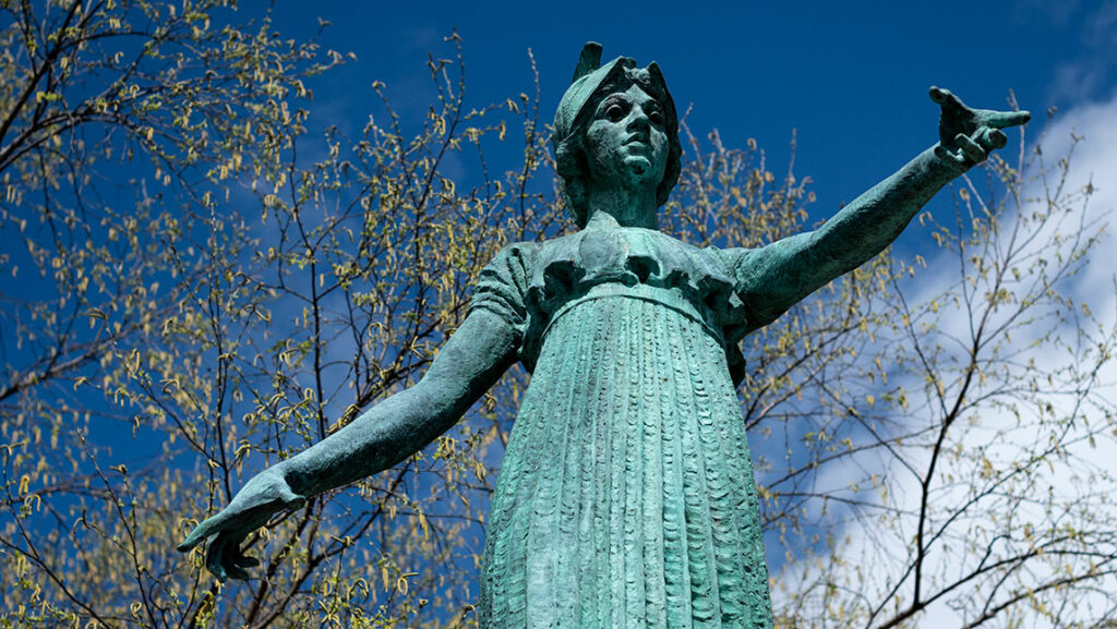 Photo of Minerva statue on campus
