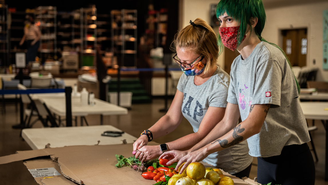 Students deliver vegetables to Spartan Open Pantry