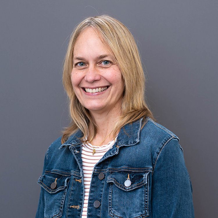 Janet Allard headshot