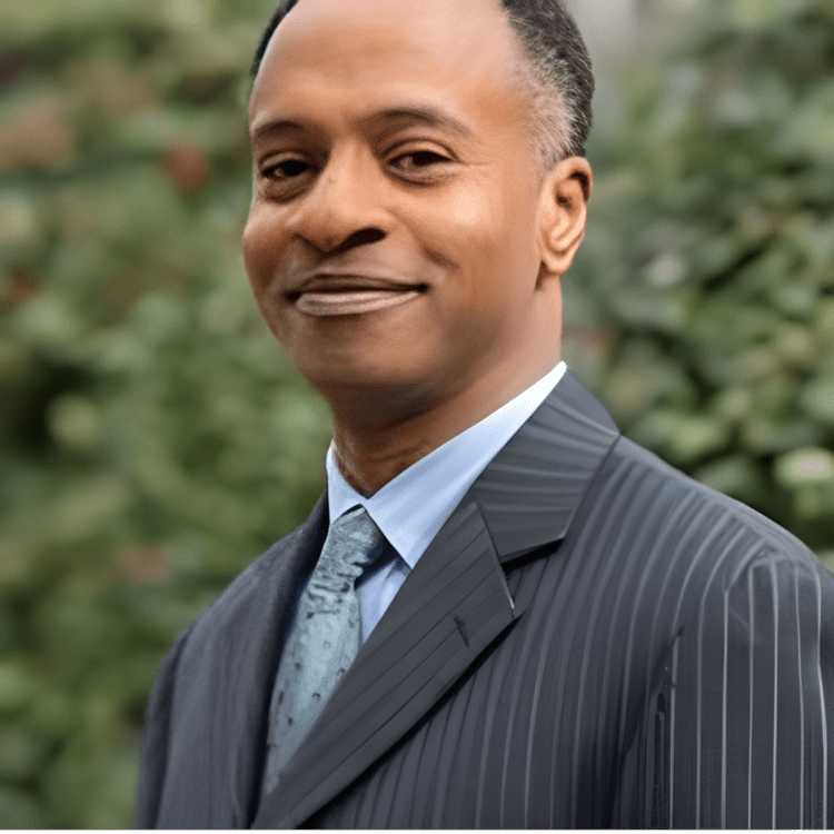 Head Shot of Scott Holloway