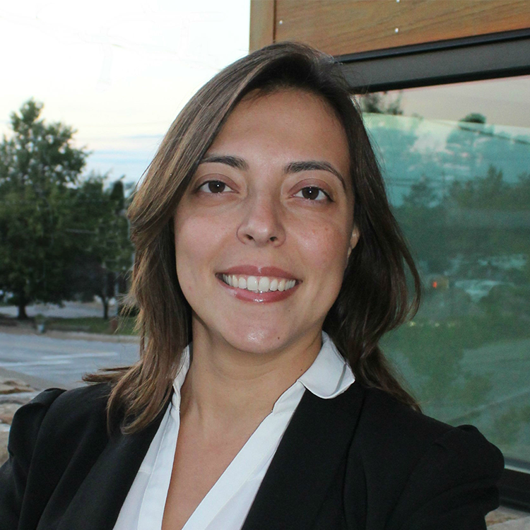 Headshot of Cristiane Damasceno