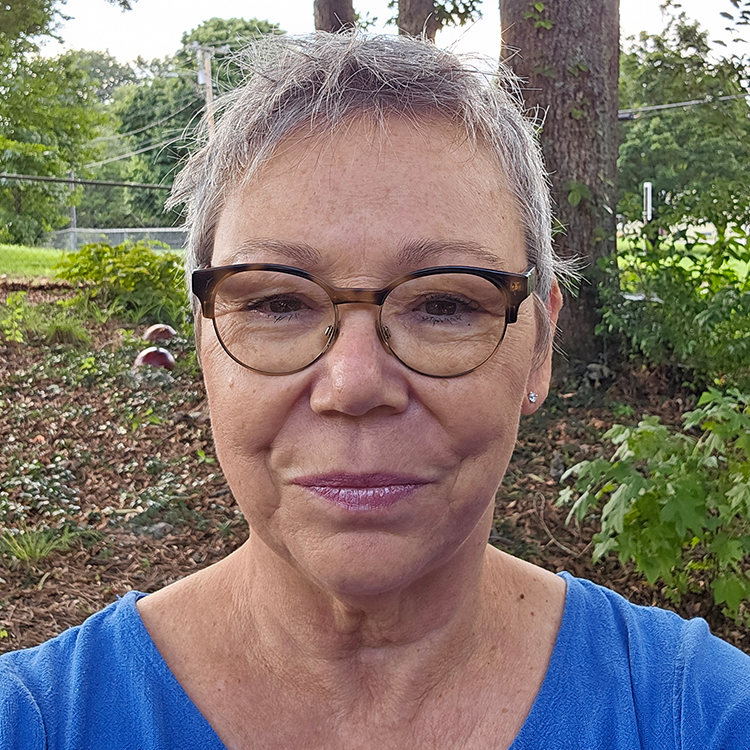 Headshot of Loreen Olson