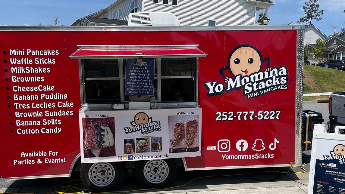 Yo Momma Stacks food truck