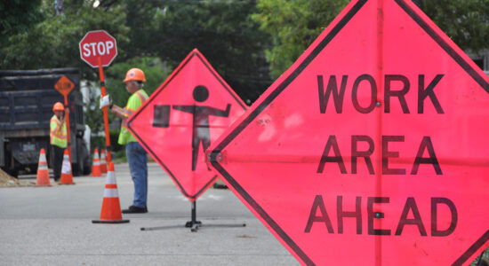 A construction sign alerting drivers of the work area ahead.