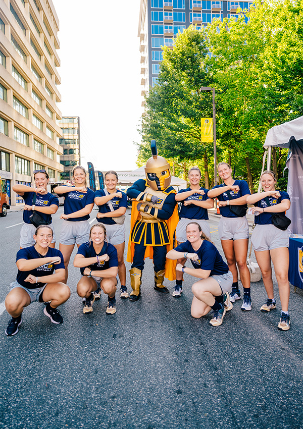 UNCG cheer squad poses with the mascot Spiro.