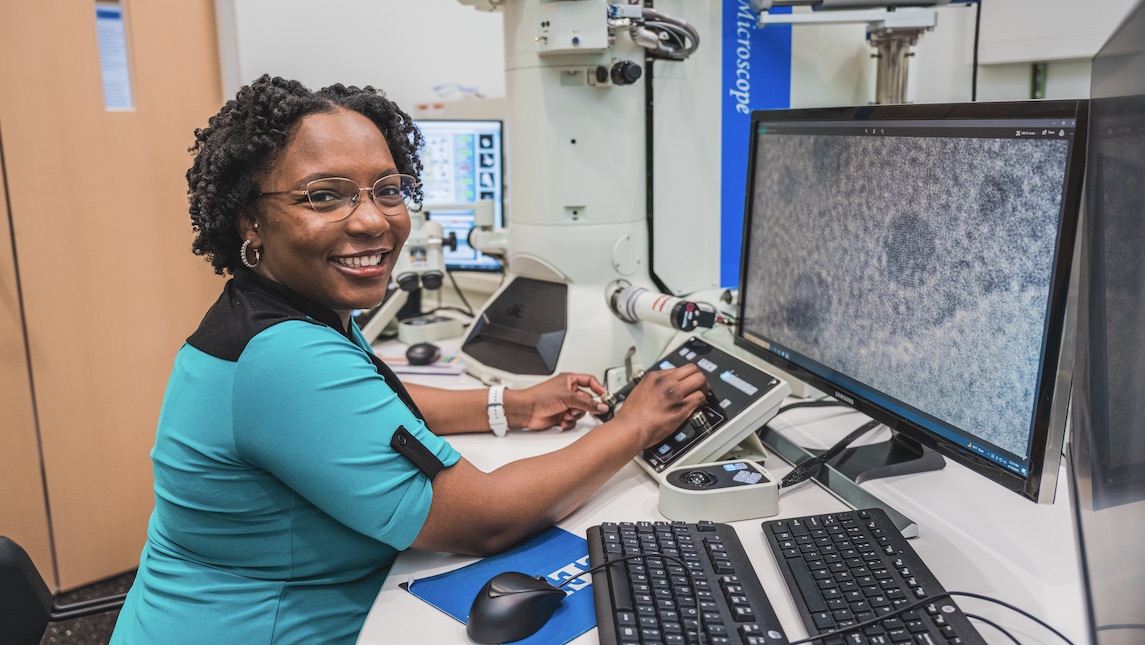 Selina Laws sits at a computer in the lab of UNCG JSNN school.