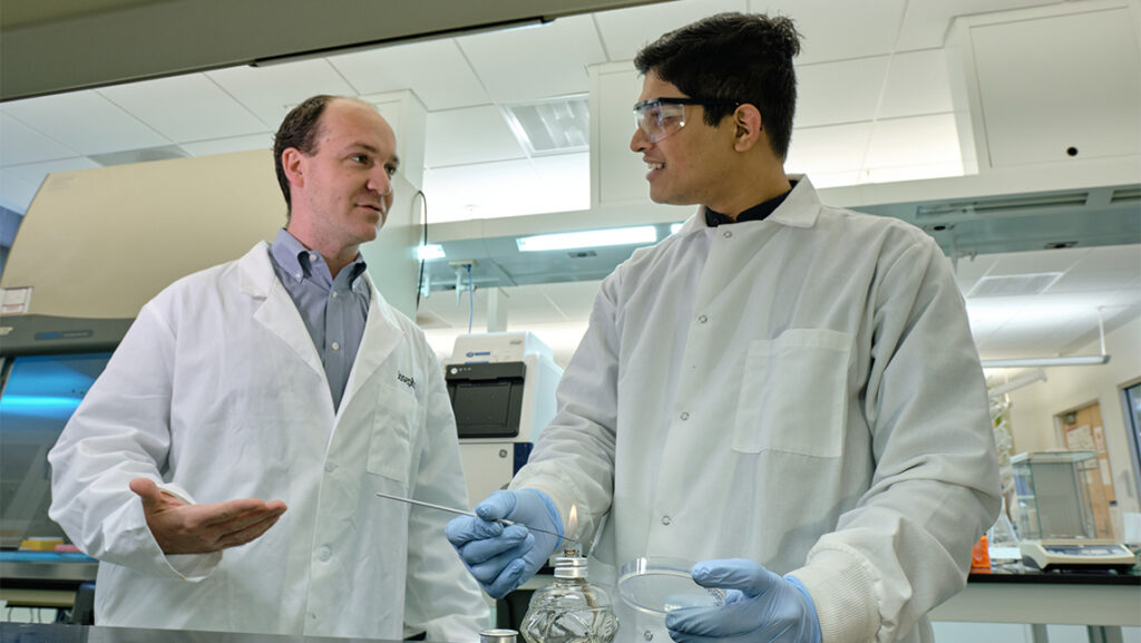 Dr. Eric Josephs works with a UNCG student in the JSNN lab.