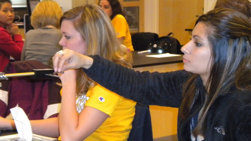 UNCG students work in the physiology lab.