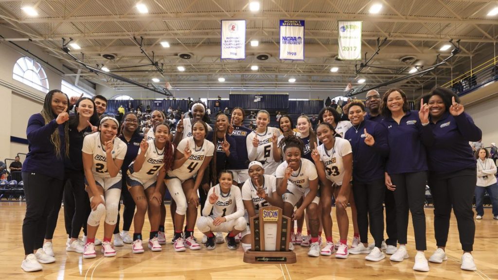 Women's Basketball Team taking a team picture.