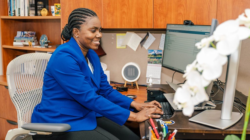 Adwoa Arhin works on the computer.