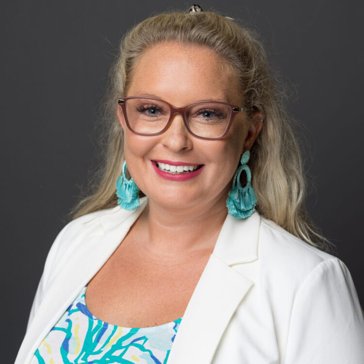 Portrait of Dr. Lindsay Draper.