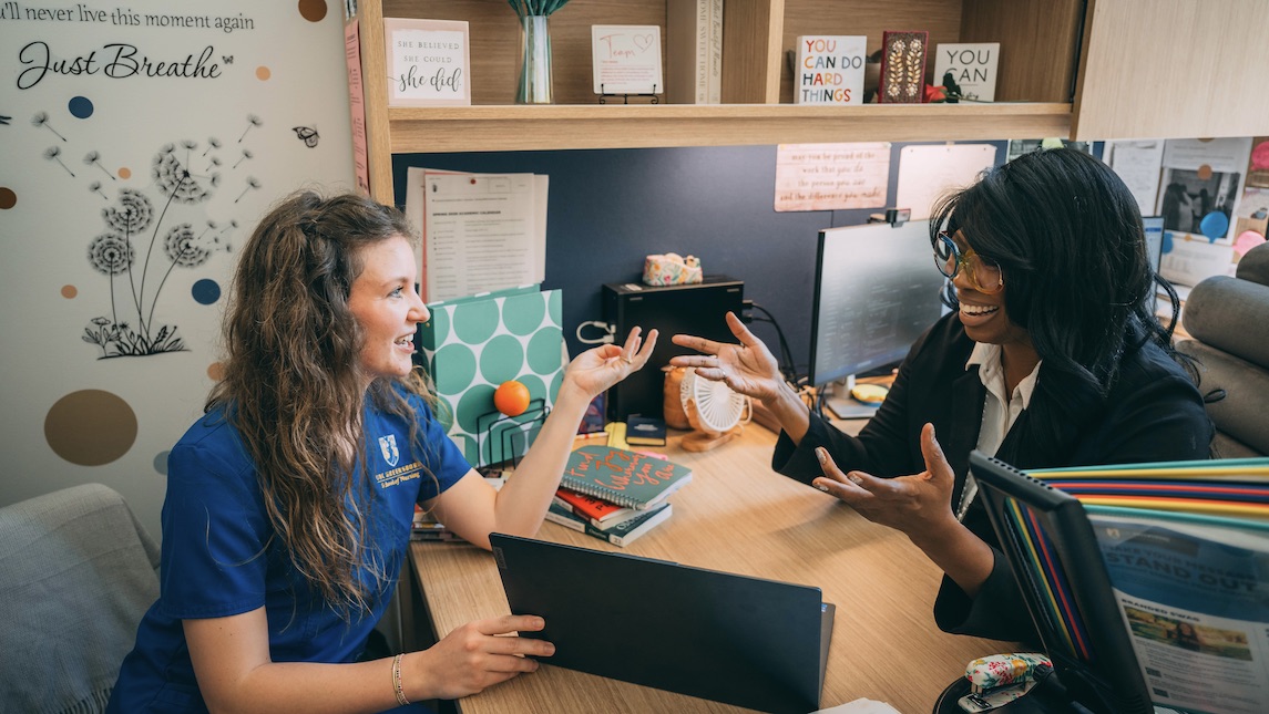 Dr. Koyah Rivera of UNCG's SON working with a student in her office.