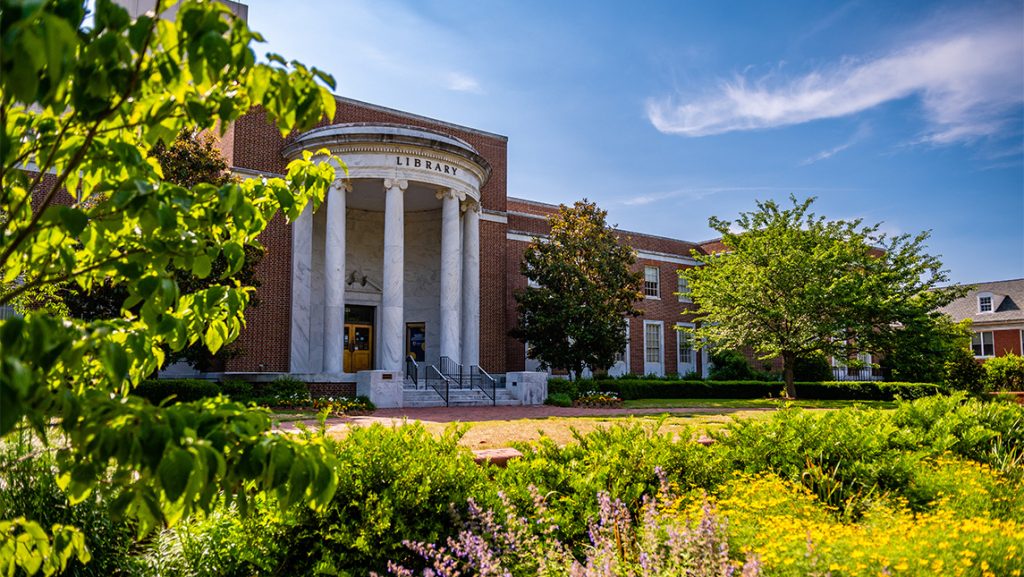 Outside facade of the UNCG library.